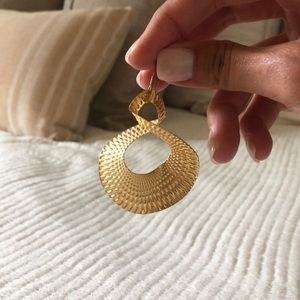 Hammered Gold 60’s Earrings